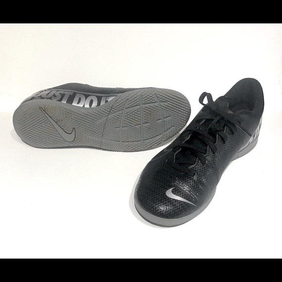 Nike Mercurial Vapor 13 soccer Women U.S 6.5 Black AT7997-001 - Picture 11 of 12